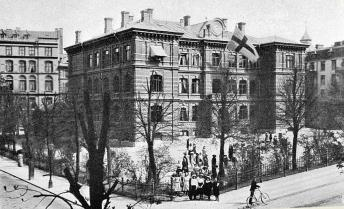 närbesläktad institution, Slöjdföreningens skola.