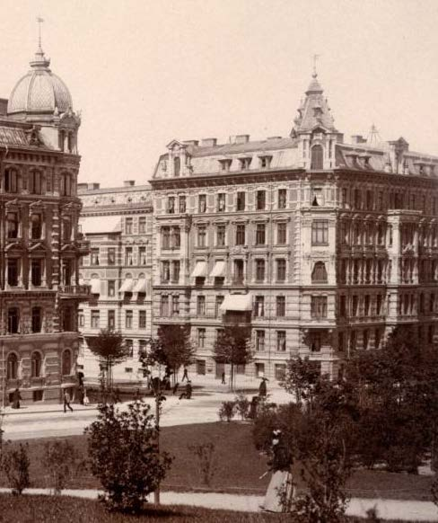 Vasaplatsen introducerades redan i slutet av 1880-talet den maximalt förhöjda källaren under fem bostadsvåningar. Här medgav gatubredden konditor C. J.