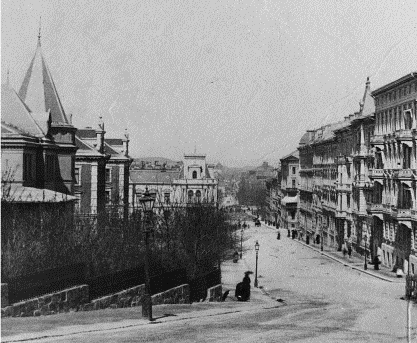 Villakvarteret på Viktoriagatans västra sida ändrade karaktär i sin nedre del under ett tiotal år. 213.