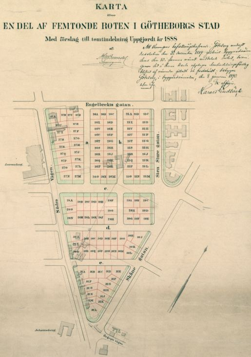 92. Stadsplanen 1884 för 15:e rotens sju stenstadskvarter söder om Exercisheden ändrades avseende förgårdar 1889 det utgjorde ramen för den tomtindelning som fastställdes
