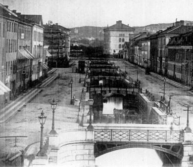 I mitten av 1880-talet utgjorde trähusen uppe i