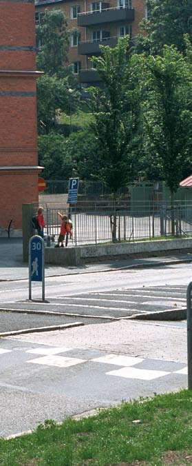 Trafikhuvudmännen vid tidtabelläggning (som görs av trafikhuvudmannen) ta hänsyn till den lägre hastighet som kan krävas vid respektive farthinder.