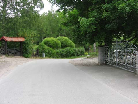 Efter Gullvivebacken och fram till Skälsätravägen är vägstandarden låg