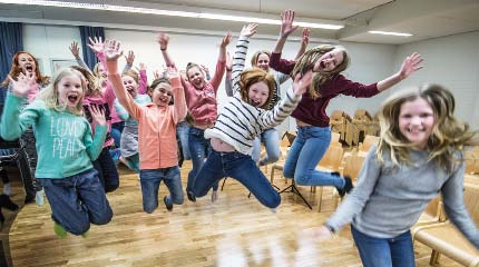 KÖRERNA Karusellkör (7 9 år) Dickursby skola och Mårtensdals skola Pojkkör (10 14 år) Myrbacka Con Zelo (10 12år)