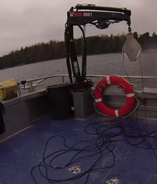 Vid släpvideoinventering av botten sänks en videokamera ned från båten och inventeraren manövrerar sedan kameran över botten med hjälp av en monitor.
