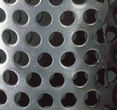 Djupfiltrering: Vätskan som ska rengöras tränger igenom filterstrukturen.