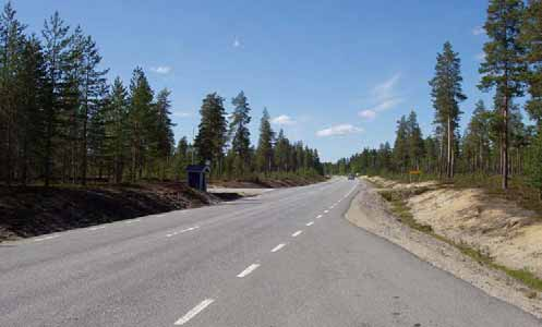 Väg 6, Vattenkydd Vindelälvåen Förtudie/Beluthandling AC--6 Bild 5. Tallkog och andig mark är vanligen förekommande på vägträckan.