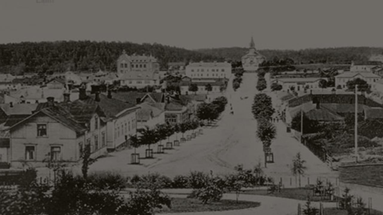 Ryska tiden Finland var en del av Ryssland 1809-1917 Kejsar Nikolaj II gav stadsrättigheter till Lahtis den 1 november 1905 och sedan dess har Lahtis varit en självständig stad Vapaudenkatu