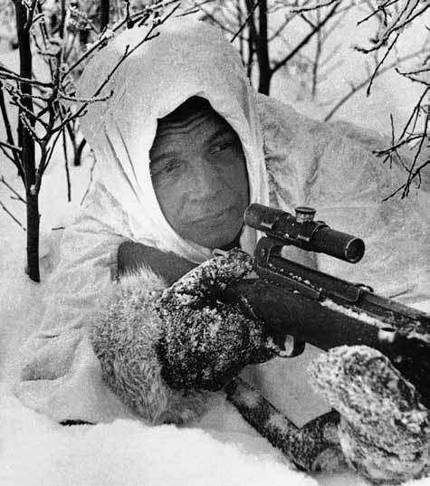 Fienden visste inte hur nära vi var bron. S S-kapten Heinrich Springer bevittnade den ryska röran när han ledde sitt 3.