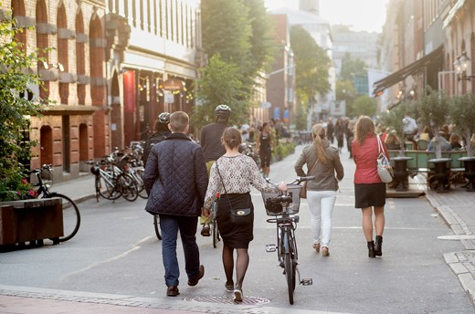 De två senaste somrarna har gatan också varit gågata i ett försök som nu permanentas.