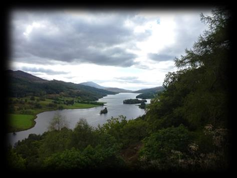 R e s e b e s k r i v n i n g 5:e dagen Efter ett besök av utsiktsplatsen Queen s View vid kanten av sjön Loch Tummel kan du uppleva det 700 år gamla slottet Blair, vaggan till många jakobinska