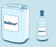 AdBlue 134 Påfyllning av AdBlue -tanken Dunkar på 5 eller 10 liter och flaskor på 1,89 liter (1/2 gallon) avsedda för personbilar säljs inom CITROËN-nätet i väntan på att det ska utrustas med AdBlue
