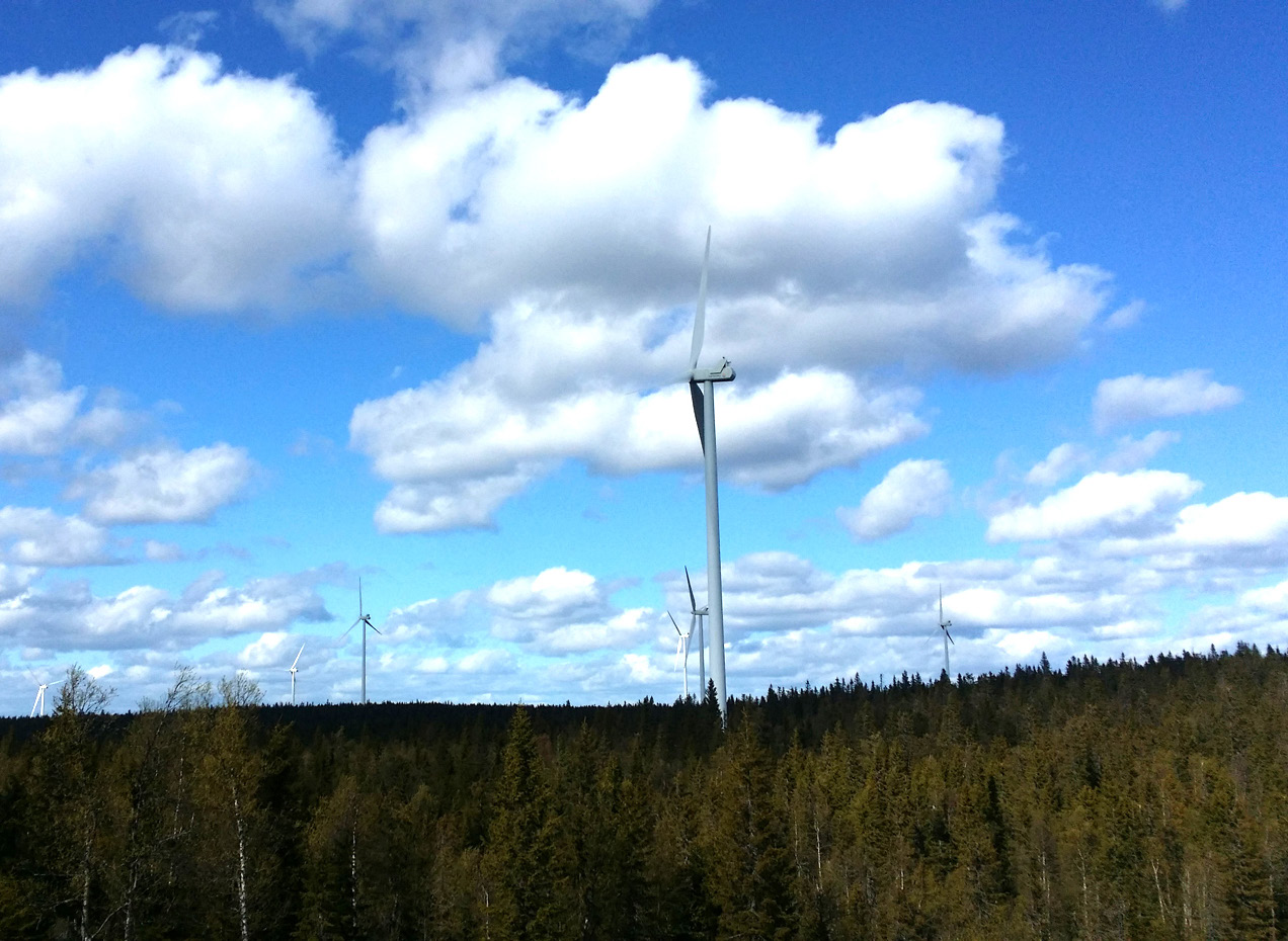 Genomslag i vindkraftparker Titel: Analys av genomslag i vindkraftparker med 36 kv kabelnät och vakuumbrytare Verksamhetsområde: Vindkraft i elsystemet Projektledare: Tarik Abdulahovic Utförare: