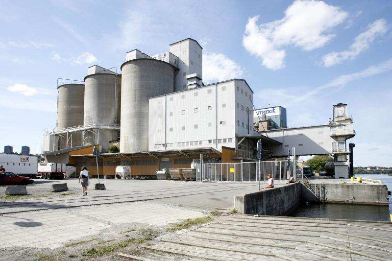 Sida 7 (12) Vid cementdepån på Lövholmen tar man emot och lagrar cement samt distribuerar den vidare till betongtillverkare i Stockholmsregionen.