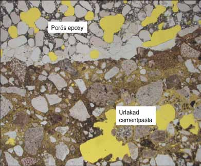 Vid mikroskopisk analys av borrkärnan visar det sig att båda dessa epoxybruk är väldigt porösa och även här syns det att betongen delvis är urlakad i ytan (se figur 14).