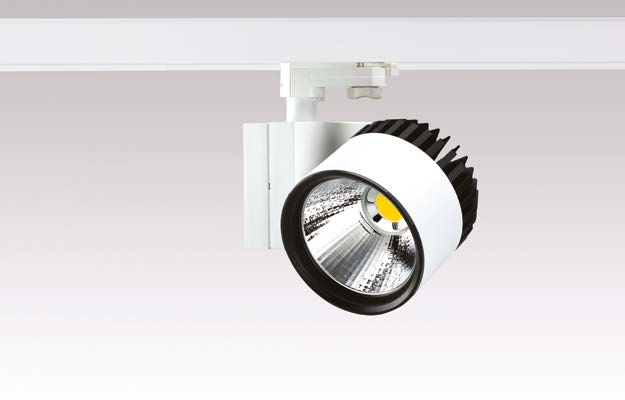 Som standard vitlackerad med fasetterad reflektor i renaluminium.