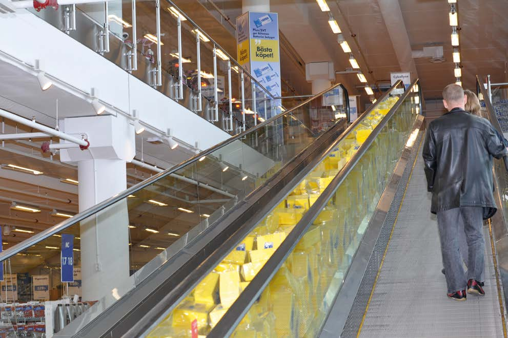 Alternativt skärm av transparent eller frostad polykarbonat med linjeprismatiskt mönster på insida.