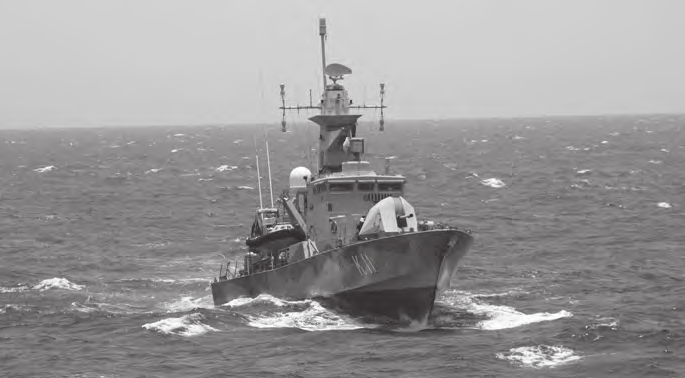 HMS Stockholm under anlöp inför ett av RAS-momenten. Foto: Författaren den allvarligare sorten vilken skulle kräva varvsvistelse och indockning. Nu var goda råd dyra.