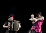 toteemi@vantaa.fi PETTE RISSANEN ELEONOORA MIKKOLA HURRAA! FESTIVAL FÖR BARN OCH UNGA 18 26.3. TUVA OCH TURE I HEMLIGHETERNAS HUS MÅN. 20.3 KL.