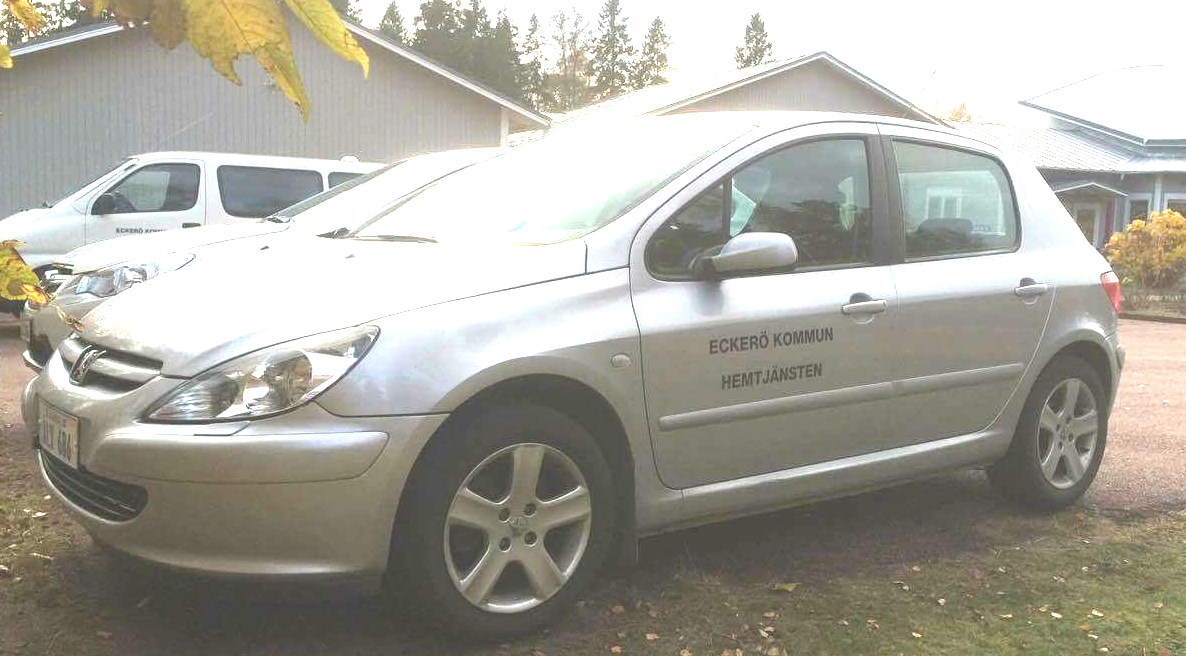 Anbudsförsäljning av fordon, Hemservicebil Socialnämnden utannonserar kommunens äldre hemservicebil till anbudsförsäljning. Peugeot, 4D 307 HATCHBACK 2.