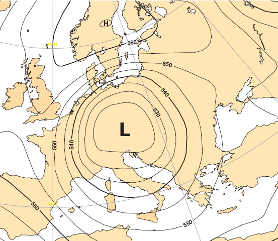 Hur högtryck bildas Kalla högtryck bildas av en högtrycksrygg mellan lågtryck som passerar över de norra delarna av Skandinavien.
