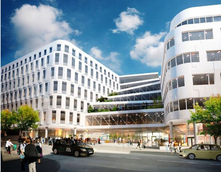 Huvudentrén centralt placerad mot Kristinebergs Slottsväg.