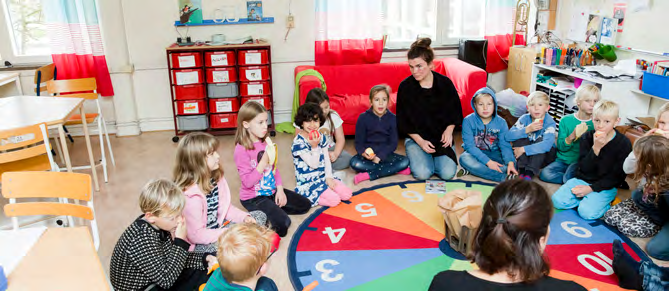 Skolverksamhet barn I Sverige har vi skolplikt och rätt till utbildning. Skolplikten börjar det år barnet fyller sju år och upphör efter det nionde skolåret. Det kostar inget att gå i skolan.