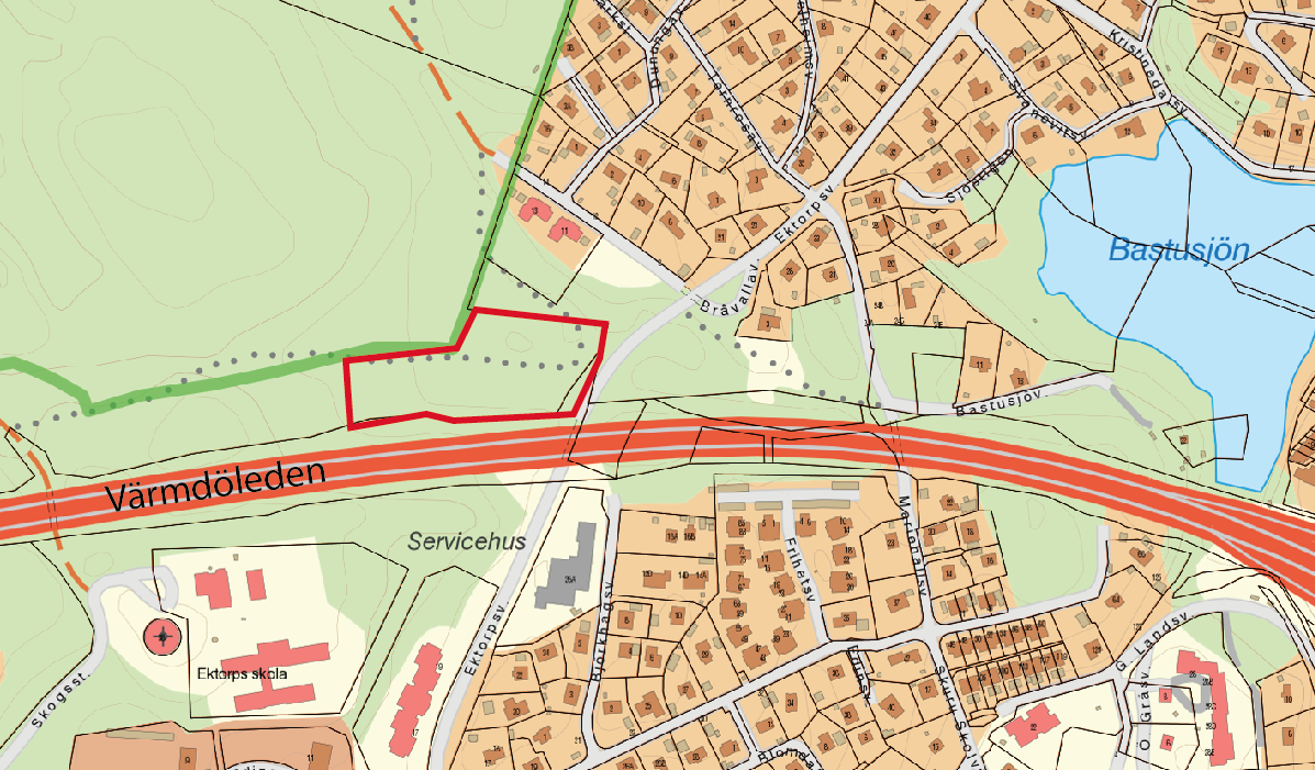 området är i huvudsak hällmarker, medan det i det låglänta centrala området är mer av typen översilningsskog.