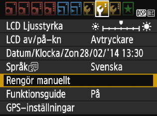 3 Manuell sensorrengöringn Om det fastnar damm på bildsensorn och det uppstår dammfläckar på bilderna kan du själv rengöra bildsensorn med en särskild gummiblåsa.