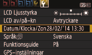 3 Ställa in datum, klocka och zon När du slår på strömmen första gången eller om datum/klocka/zon har återställts visas menybilden datum/klocka/zon. Följ stegen nedan för att ställa in tidszon först.