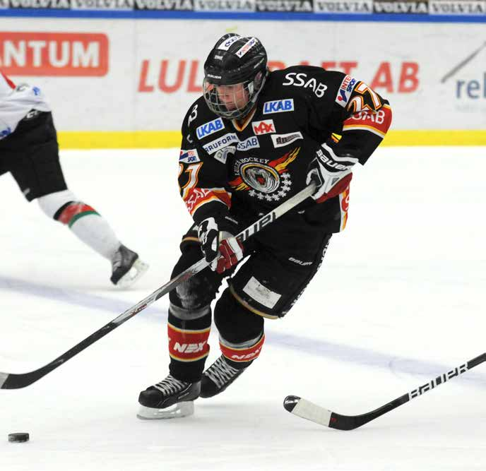 En vanlig vecka under säsongen tränar man sju gånger på is (varav två pass med Hockeygymnasiet) har fyra fyspass och spelar två matcher.