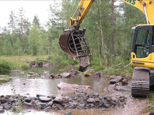 3 Platsen är naturskön och det relativt lättåtkomlig om man kör skogsbilvägen söder om Vormträsket till vägslutet. En eldstad och sittplatser finns iordningställt vid forsnacken.