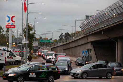 Från de centrala delarna av analysområdet ansluter Mikrofonvägen till Södertäljevägen (E4/E20) samt österut genom Västberga industriområde via Västberga trafikplats.