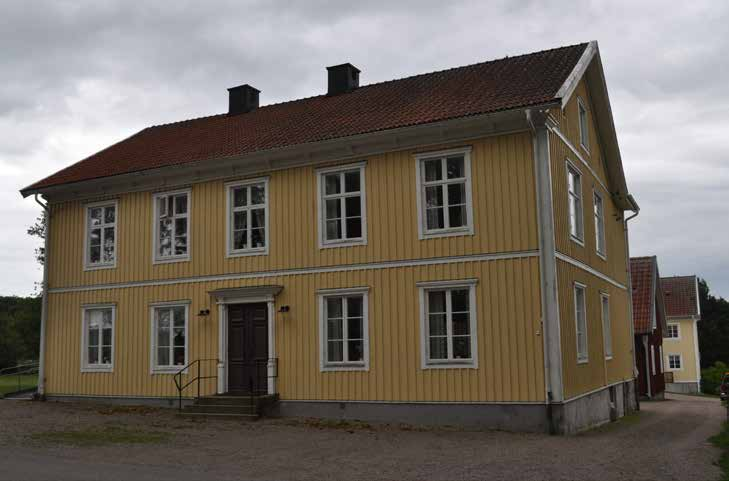 Skolorna i Gårdsby socken förr och nu Gårdsby skola. Folkmängden i Gårdsby församling uppgick 1863 till 1625 personer, varav 266 var barn i skolpliktig ålder. 1864 stod skolhuset i Gårdsby färdigt.