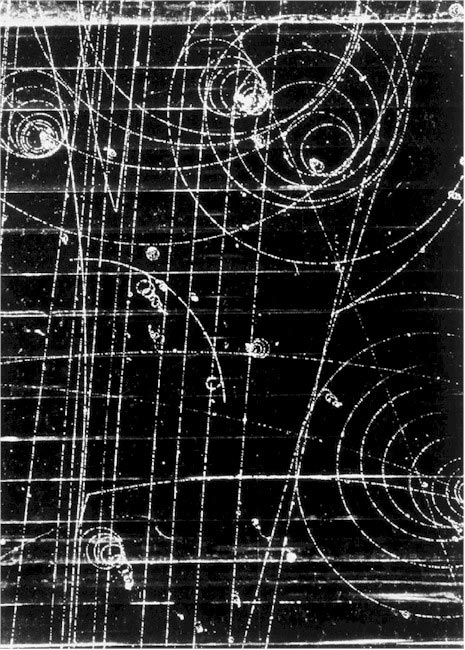 Räkneuppgifter, subatomär fysik Upptäckten av Ω -partikeln på Brookhaven National Laboratory, New York den 11:e februari 1964.