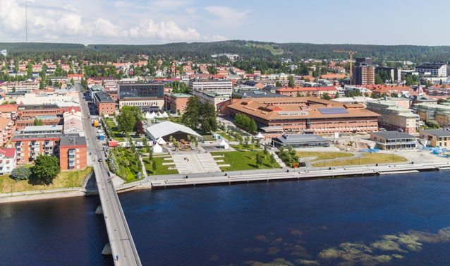 Älvbrinken idag, vy mot norr. Nordanå kulturområde. Vy mot sydöst. Stadsparken Platsen för Stadsparken var ursprungligen stadens torg, som efterhand började få planteringar.