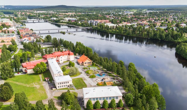 De högre träden placerades längs sidorna. I ett centralt läge placerades fontänen Johanna år 1899. Under åren 2013-2014 gjordes en omfattande ombyggnad.