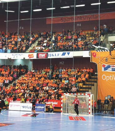 matchdagen. Filmen förmedlar stämningen i Arenan, presenterar matchdag och tid, vilka lag som möts, samt vilken förening som kommer att sitta på Sparbankshyllan.