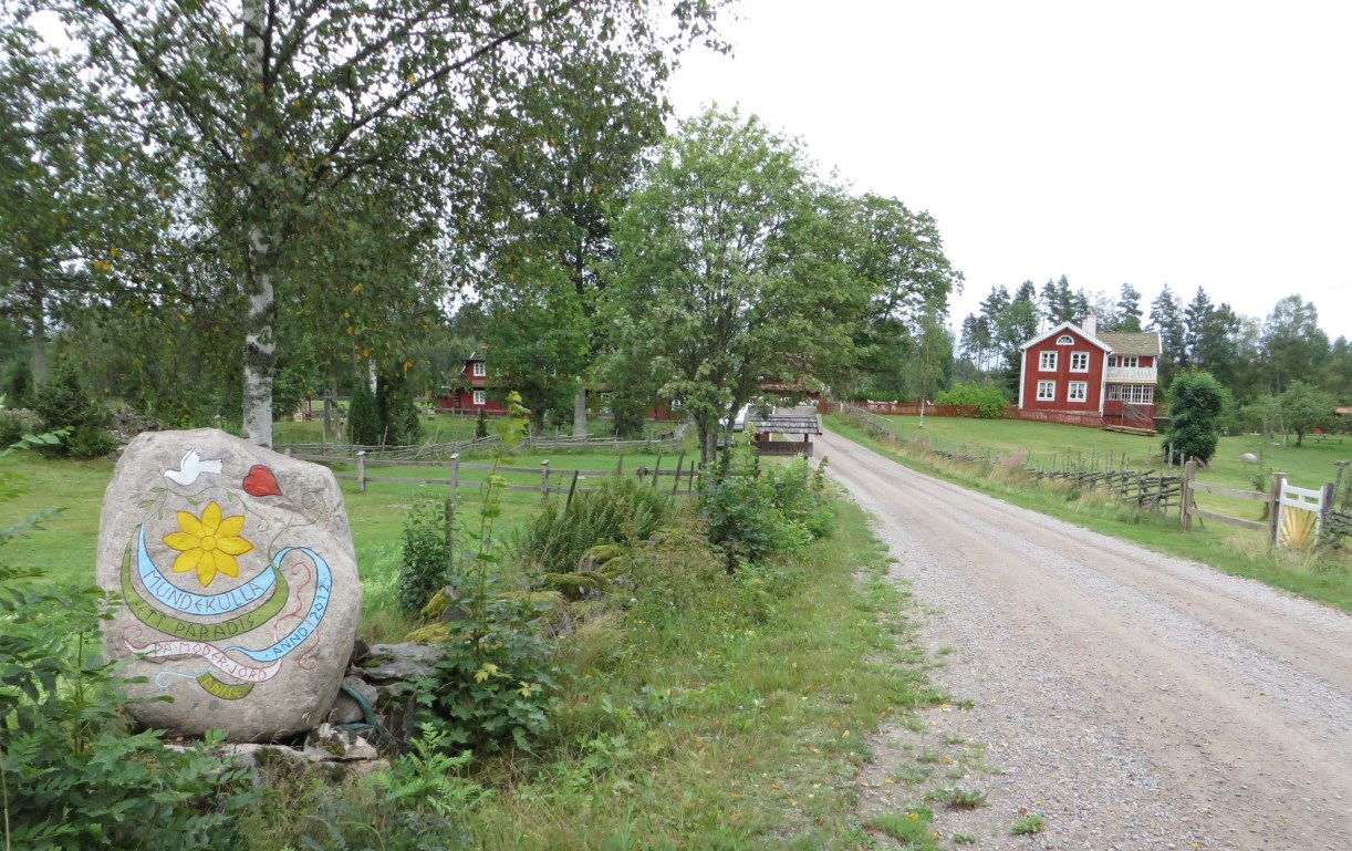 Mundekulla 2:7 ligger omkring 200 m öster om den gamla bytomten.