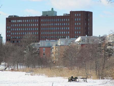 DanvikCenter: Komplexet byggdes 1986 för Viking Lines behov. Idag huserar ett 40-tal företag här. Arkitekt: CAN Arkitektkontor.