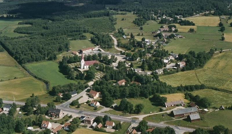 Källor I äldre kartmaterial över Röke socken och kyrkby kan kyrkogårdens utbredning och förhållande till omgivningarna följas. Detta finns tillgängligt via Lantmäteriets söktjänst Historiska kartor.
