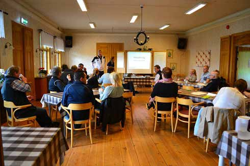 vid sin ståndpunkt att det skall genomföras regionsbildning med 6 stora regioner, medans övriga partier inte verkar veta var de står i frågan. Än är inte sista ordet sagt vad det verkar.