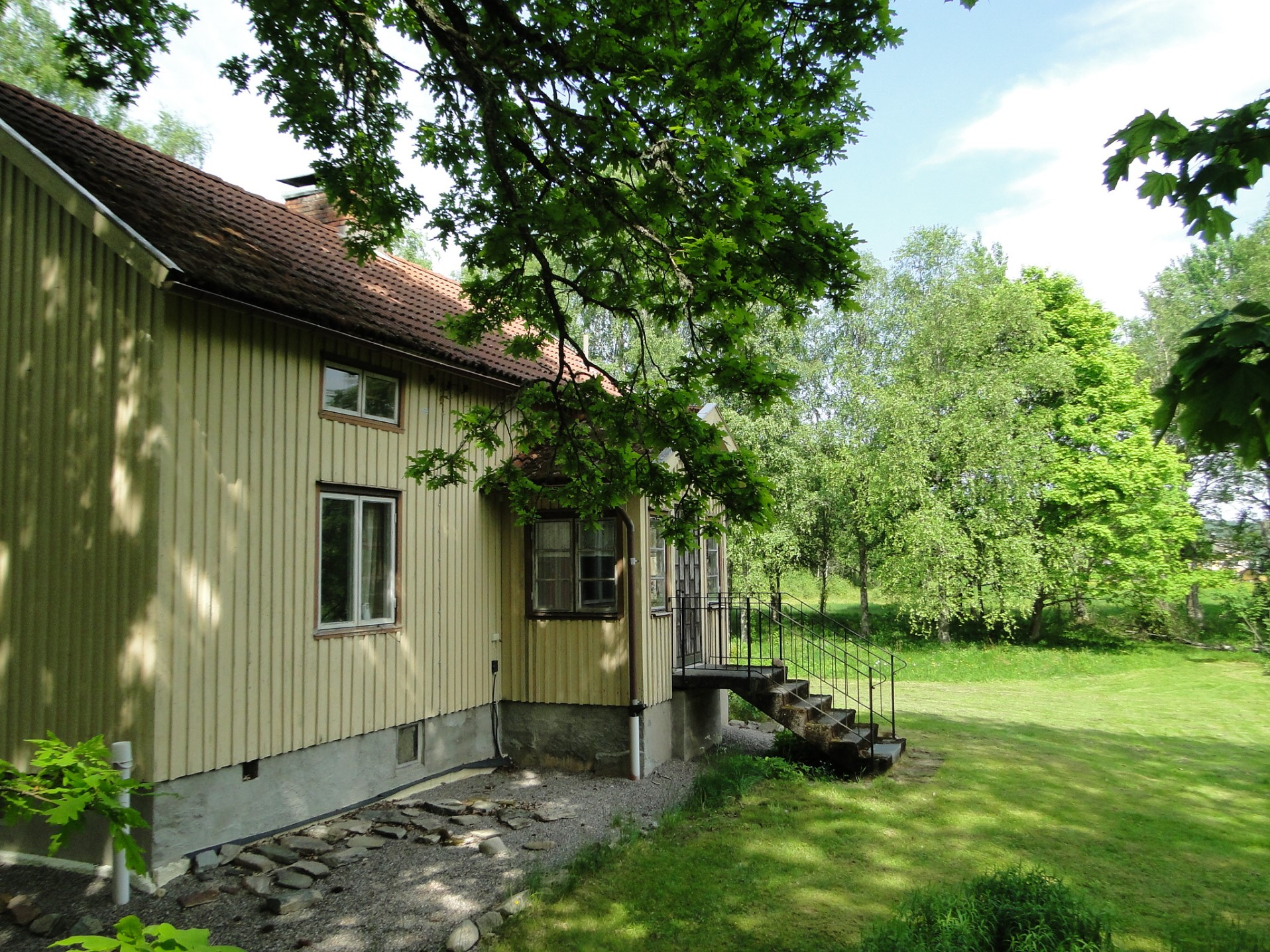 Lantbruksfastighet med tillhörande bostadshus beläget strax väster om Lerdal i Färgelanda kommun.