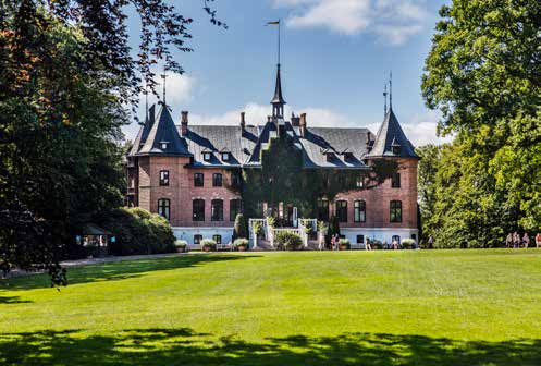 Sofiero slott, känt för sin vackra slottsträdgård, är ett givet utflyktsmål.