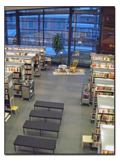 På vuxenavdelningen i huvudbiblioteket genomfördes i maj en omfattande flyttning av hyllor och ändring av hyllordningen.