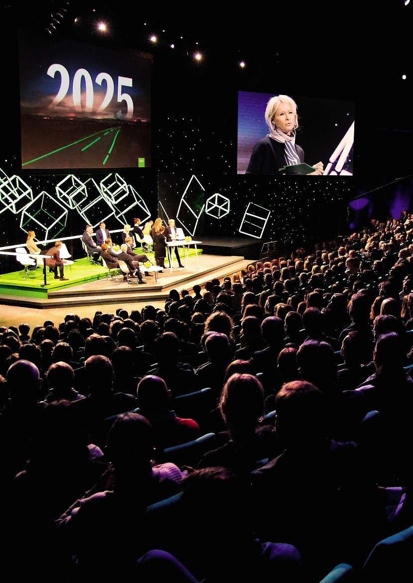 Strategy Value creation SEB:s medarbetare I enföränderligvärld, påverkas SEBav densnabbatekniska utvecklingen, förändrade kundbeteenden och förväntningar på framtida medarbetare.