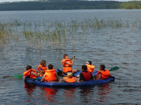 I dagsläge har vi både en spårar- och upptäckarscoutavdelning. Att vi är en liten men tät ledargrupp har varit vår styrka. Vi försöker att ha i varje fall en övernattning per termin.