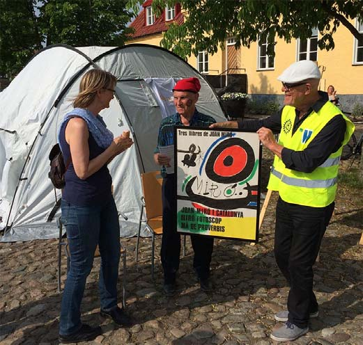 Axelssons konditori hade på na en bakat 1000 wienerbröd som skänktes ll Rotary och såldes ll förmån för insamlingen.