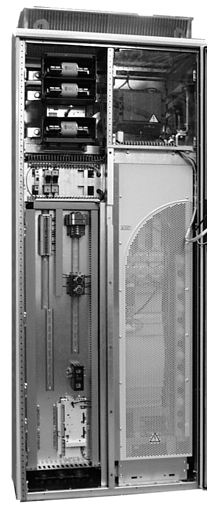 110 Byte av frekvensomriktarmodul (R7 och R8) 1. Ta bort kåpan. 2. Lossa fästskruvarna. 3.