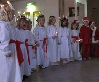 Glöm inte att lyssna lite extra i nyårsnatten efter kyrkklockorna i Barkåkra! På julafton har vi även i år vårt julfirande i Barkåkra församlingshem.